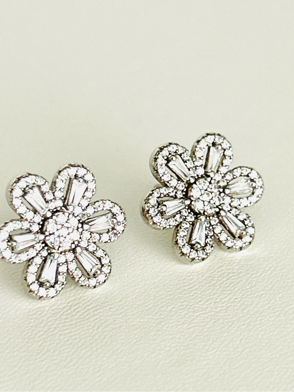 Moissanite stud earrings Sterling silver 925 - Picture 4 of 6